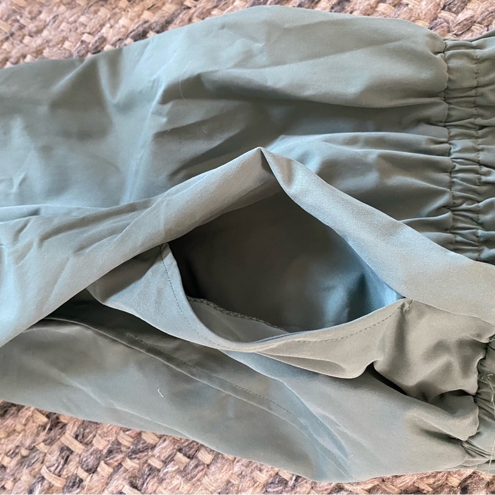 Stylish Green Jumpsuit NWOT - Picture 5 of 6